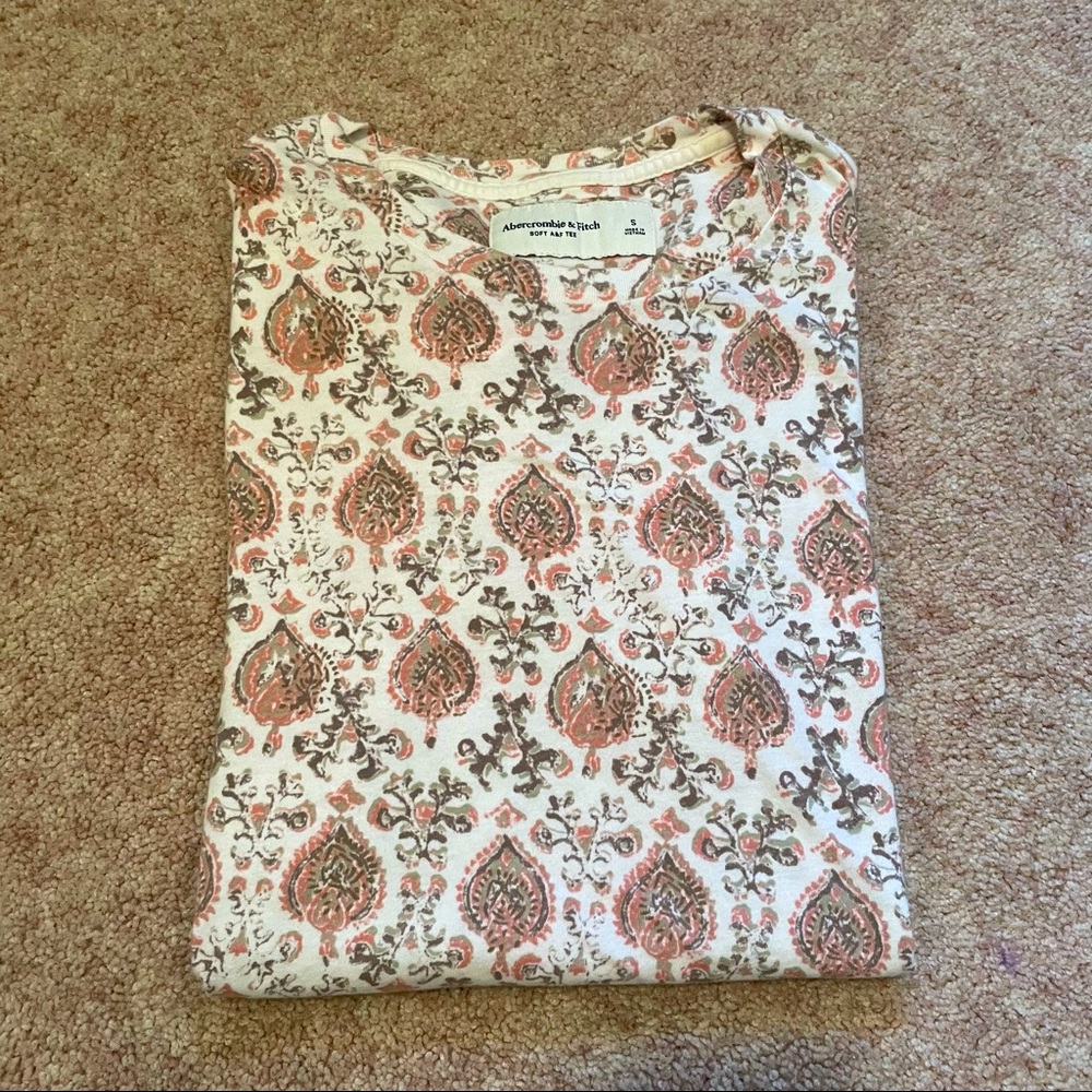 Patterned Abercrombie & Fitch T-Shirt (Size: Small)